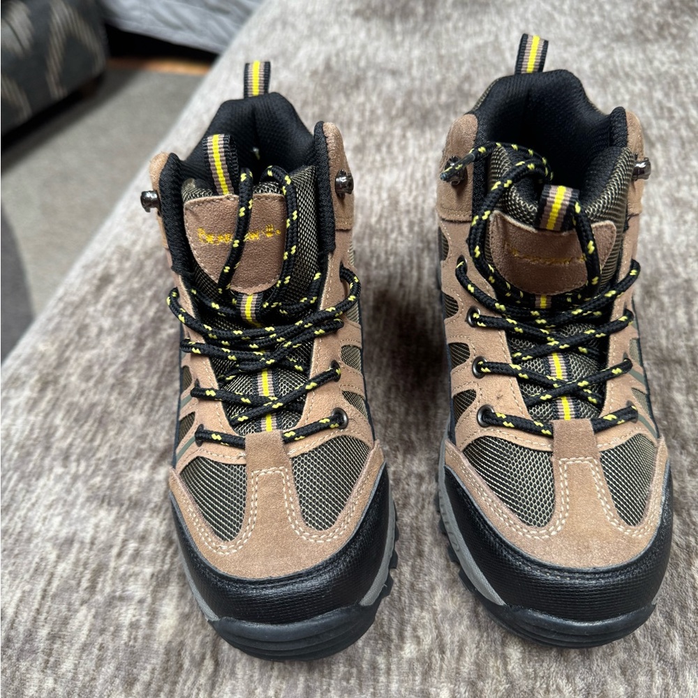 Bear paw  boys  Brown Hiking Boots. 
 New